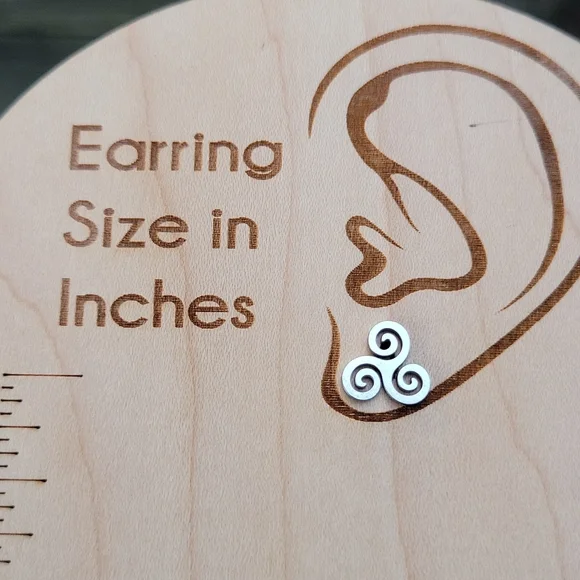 Curlique Stud Earrings, unisex - Picture 4 of 6